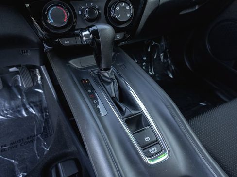 Used 2019 Honda HR-V LX image 15