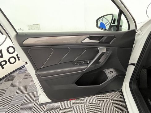 Used 2024 Volkswagen Tiguan SE image 28