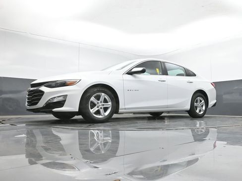 Used 2024 Chevrolet Malibu LT image 35