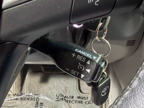 Used 2017 Toyota Camry XLE image 22