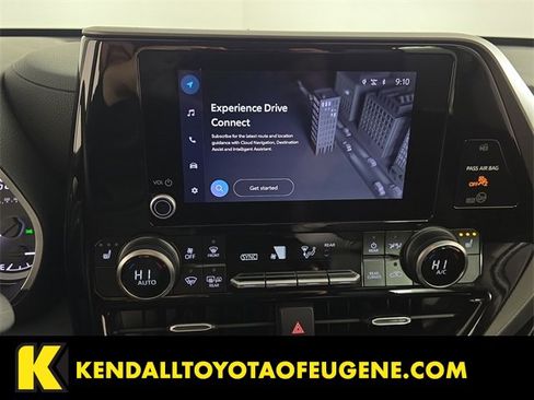 Used 2025 Toyota Highlander XLE image 13