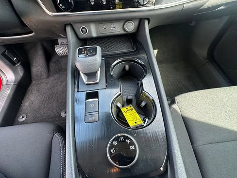 Used 2023 Nissan Rogue S AWD/4WD image 30