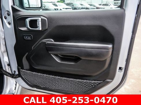 Used 2023 Jeep Wrangler Unlimited Rubicon 4xe w/ Cold Weather Group AWD/4WD image 25
