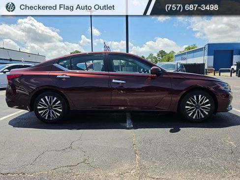 Used 2023 Nissan Altima 2.5 SV w/ SV Premium Package FWD image 6