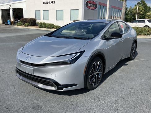 Used 2025 Toyota Prius XLE FWD image 1