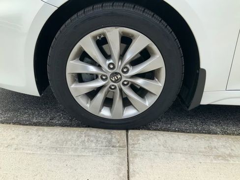 Used 2018 Kia Optima S w/ Panoramic Sunroof Package FWD image 10