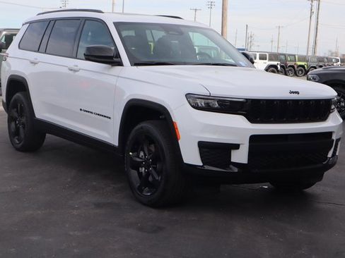 New 2025 Jeep Grand Cherokee L Altitude image 2