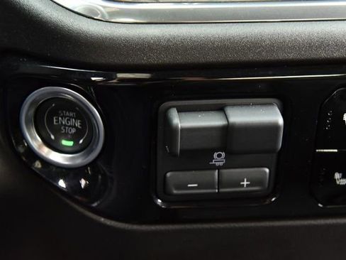 Used 2025 GMC Sierra 1500 SLT image 15