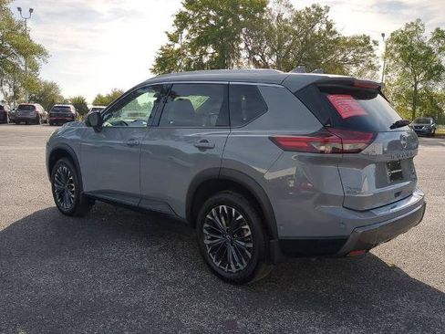 Certified 2025 Nissan Rogue SL w/ Tech Package FWD image 6