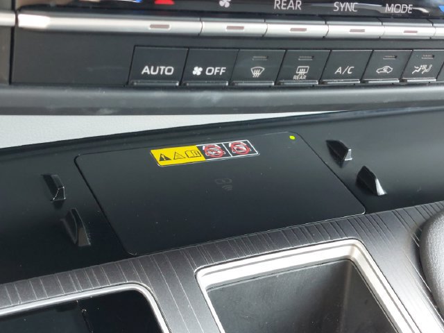 Used 2025 Toyota Sienna LE FWD image 13