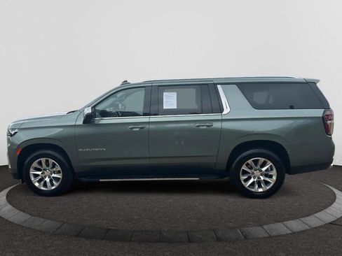 Used 2023 Chevrolet Suburban Premier image 2