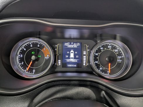 Used 2019 Jeep Cherokee Latitude Plus AWD/4WD image 17