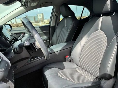 Used 2022 Toyota Camry SE image 12