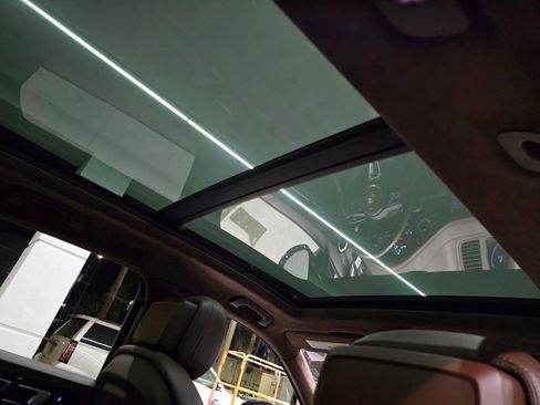 Used 2020 Porsche Cayenne Turbo image 39