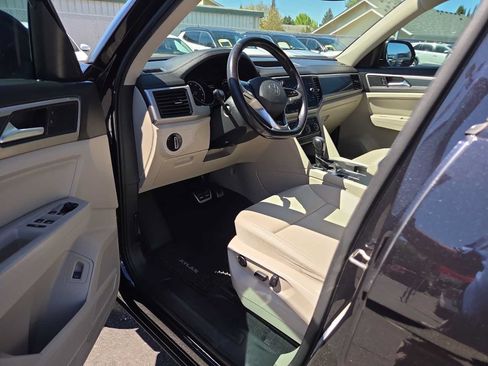 Used 2021 Volkswagen Atlas SE w/ Panoramic Sunroof Package FWD image 10
