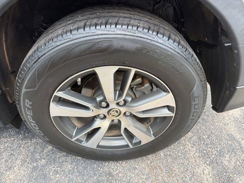 Used 2018 Toyota RAV4 XLE w/ Plus Extra Value Package FWD image 9