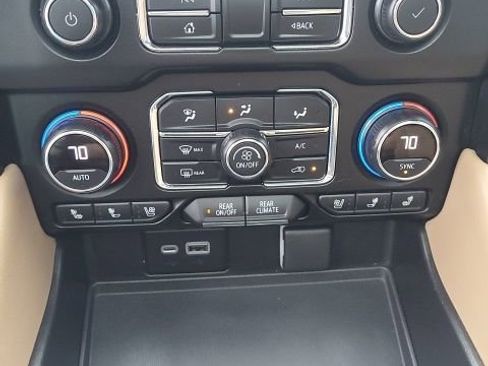 Used 2021 Chevrolet Suburban Premier w/ Premium Package image 12