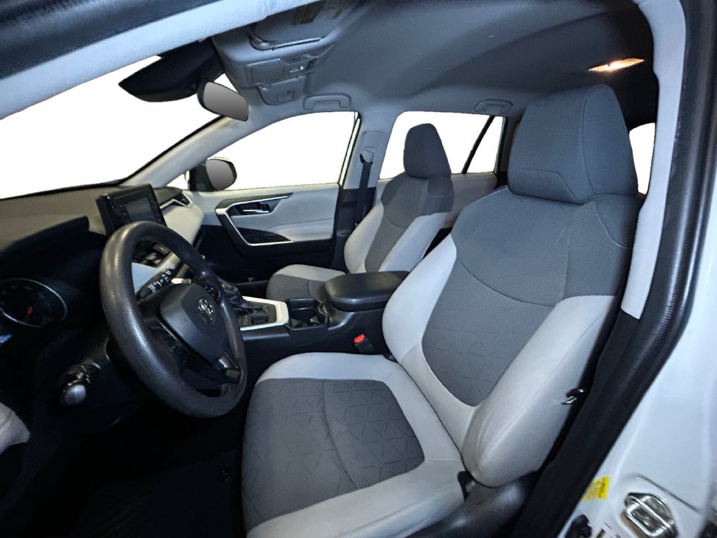 Used 2020 Toyota RAV4 XLE AWD/4WD image 9