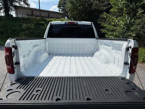 Used 2022 RAM 1500 Laramie AWD/4WD image 9