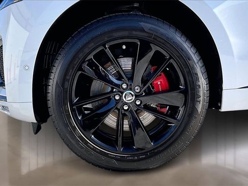 Used 2024 Jaguar F-PACE R-Dynamic S image 32