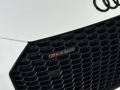 Used 2018 Audi R8 V10 w/ Premium Package image 31