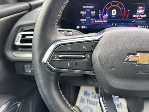 Used 2025 Chevrolet Traverse LT image 65