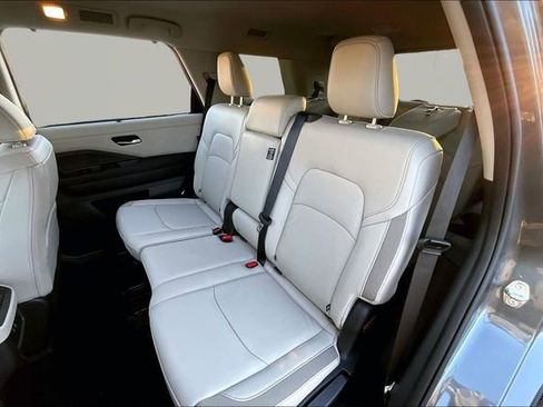 New 2025 Nissan Pathfinder SL image 10