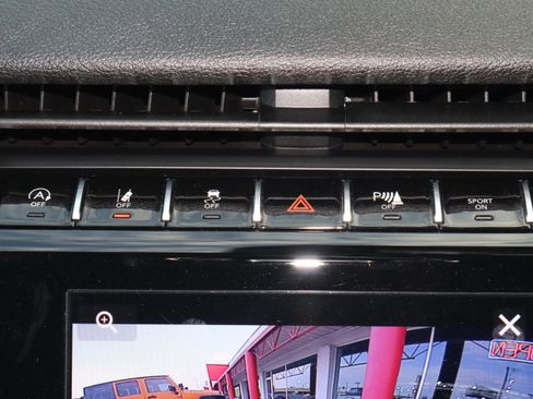 Used 2023 Jeep Grand Cherokee Altitude AWD/4WD image 22