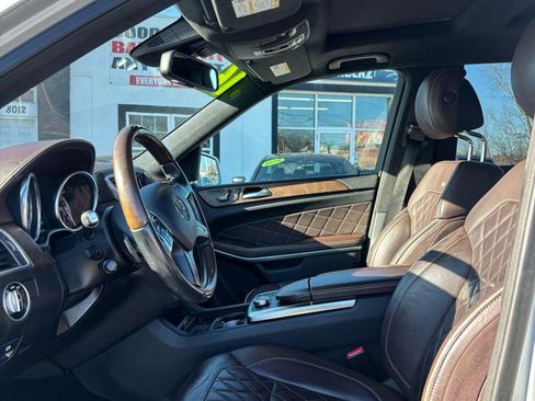 Used 2016 Mercedes-Benz GL 550 4MATIC image 6