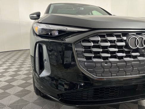 Certified 2025 Audi Q5 2.0T Premium w/ Convenience Package image 3