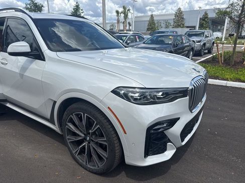 Used 2022 BMW X7 xDrive40i w/ M Sport Package image 3