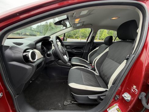 Used 2020 Nissan Versa SV FWD image 11