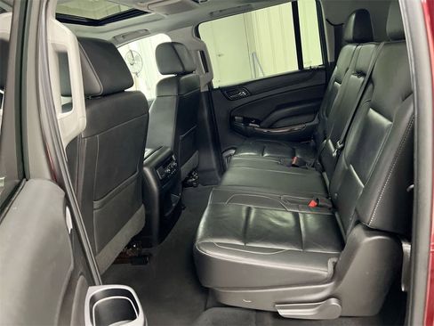 Used 2019 Chevrolet Suburban LT image 23