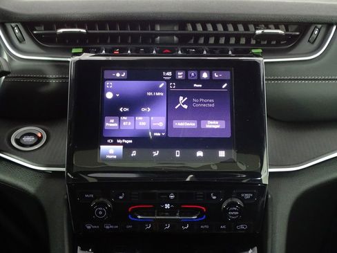 New 2025 Jeep Grand Cherokee Altitude image 32