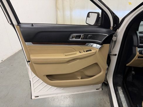 Used 2016 Ford Explorer Limited image 19