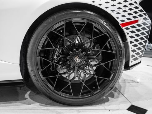 Used 2023 Lamborghini Huracan STO RWD image 14