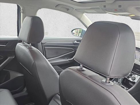 Used 2024 Volkswagen Jetta SE image 19