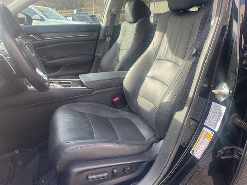 Used 2018 Honda Accord Touring image 12