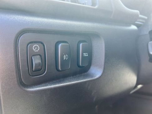 Used 2011 Mitsubishi Endeavor LS AWD/4WD image 15