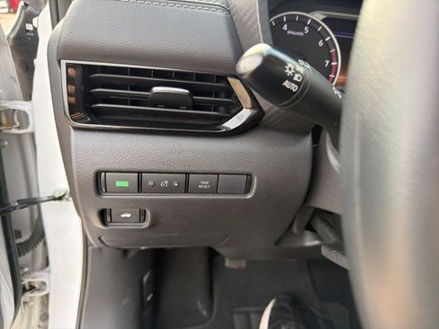 Used 2024 Nissan Sentra SV FWD image 27