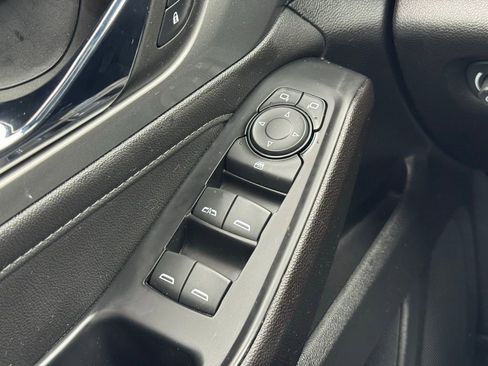 Used 2023 Chevrolet Traverse LT image 28