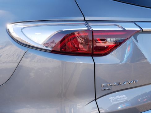 Used 2023 Buick Enclave Essence image 17