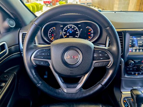 Used 2018 Jeep Grand Cherokee Limited image 32