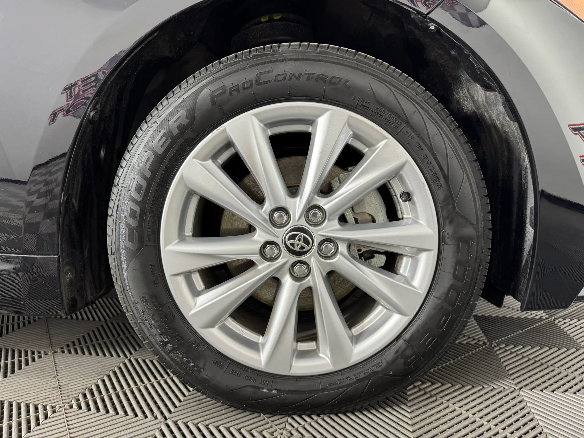 Used 2024 Toyota Corolla XLE FWD image 46