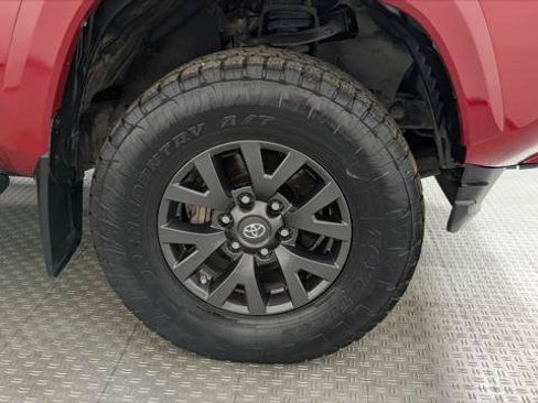 Used 2020 Toyota Tacoma SR5 RWD image 32