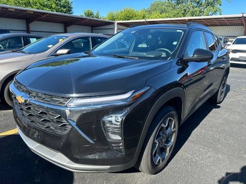 Used 2025 Chevrolet Trax LT w/ LT Convenience Package FWD image 15