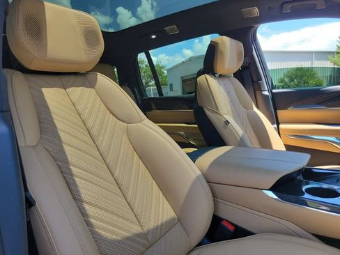 Certified 2025 Cadillac Escalade IQ Sport 2 w/ LPO, ONYX Package AWD/4WD image 32