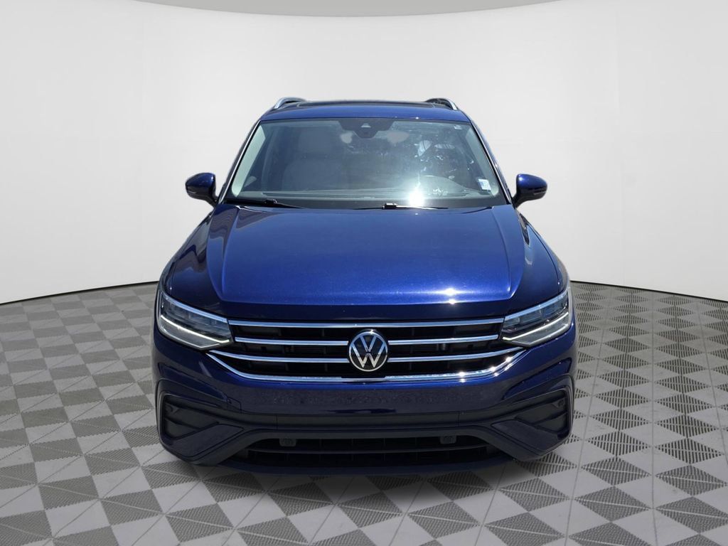 Used 2024 Volkswagen Tiguan SE FWD image 3