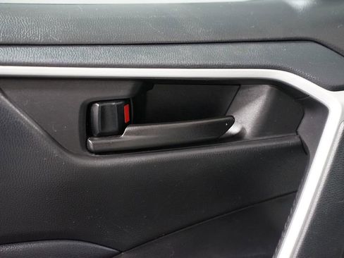 Used 2021 Toyota RAV4 LE image 29