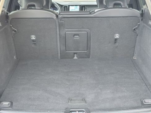 Certified 2025 Volvo XC60 B5 Core image 19
